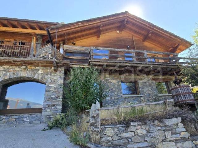 Villa Indipendente in vendita a Quart, Aosta