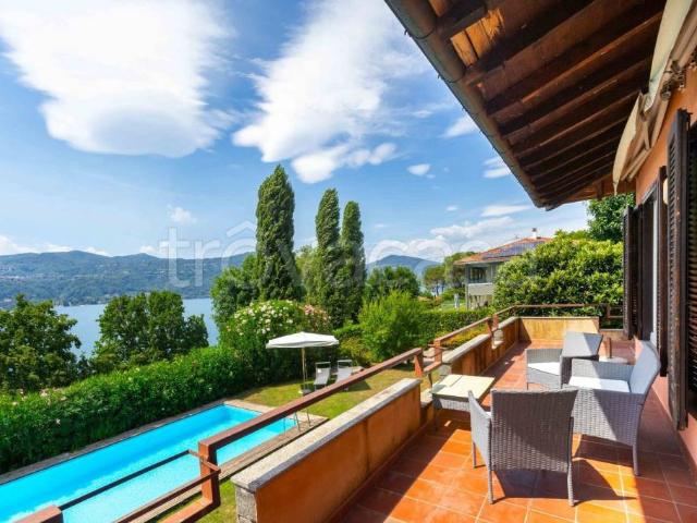 Villa Indipendente in vendita a Ranco, Lombardia