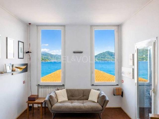 Villa Indipendente in vendita a Ranco, Lombardia