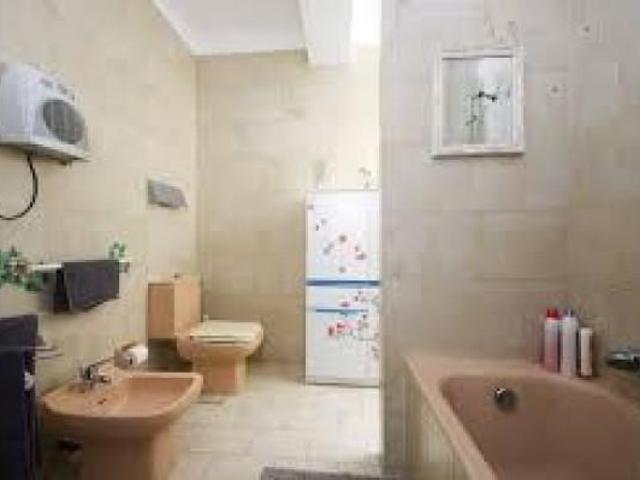 Villa Indipendente in vendita a Re, Reggio Emilia