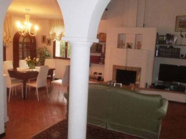 Villa Indipendente in vendita a Re, Reggio Emilia