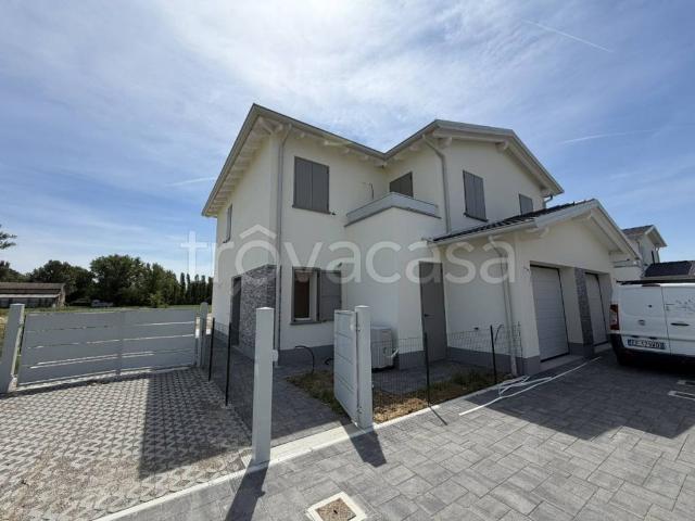 Villa Indipendente in vendita a Re, Reggio Emilia