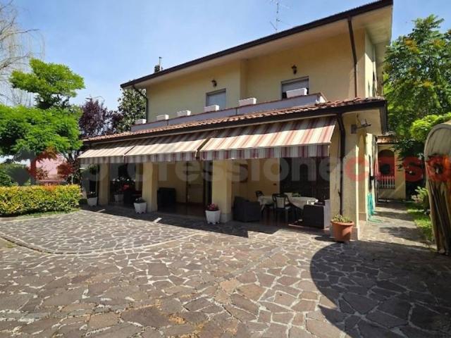 Villa Indipendente in vendita a Pianura Reggiana, Re