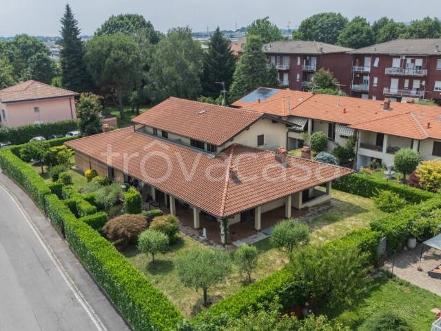 Villa Indipendente in vendita a Robbiate, Lombardia