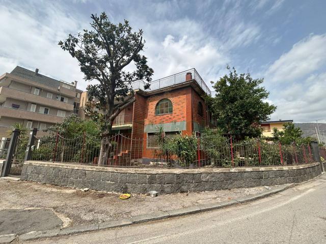 Villa Indipendente in vendita a Roccapiemonte, Campania