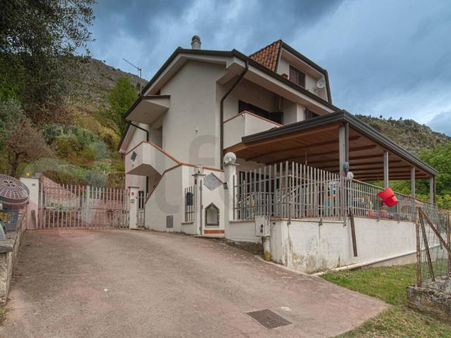 Villa Indipendente in vendita a Roccasecca, Lazio