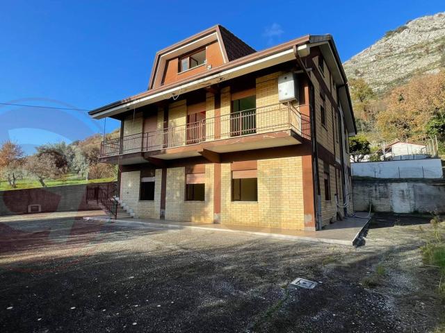 Villa Indipendente in vendita a Roccasecca, Lazio