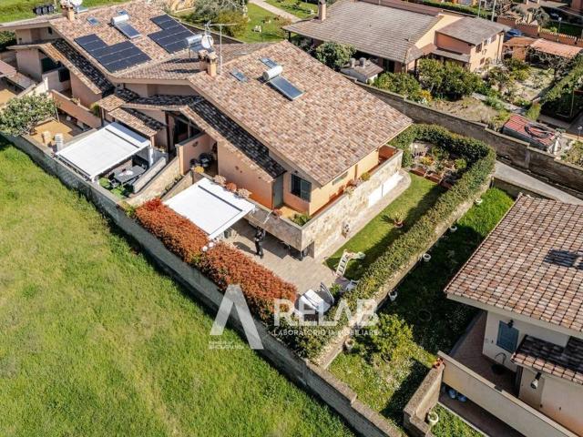 Villa Indipendente in vendita a Monte dell'Ara-Valle Santa, Roma Capitale