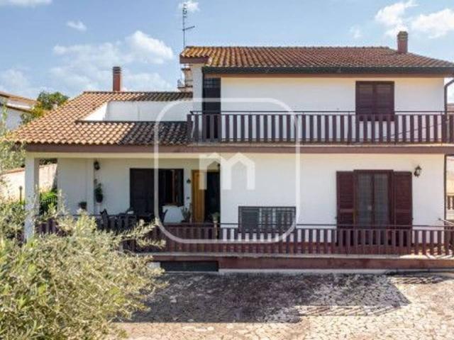 Villa Indipendente in vendita a Colle del Sole, Roma Capitale