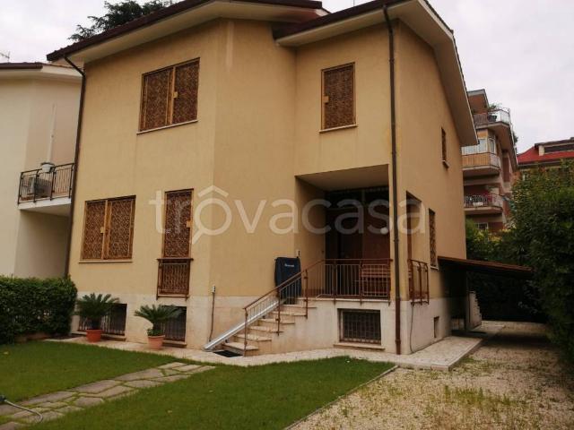 Villa Indipendente in vendita a Municipio Roma III, Roma Capitale