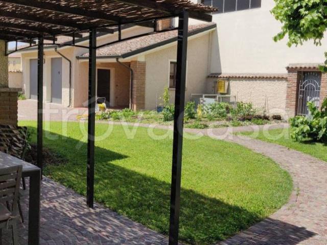 Villa Indipendente in vendita a Casalmaggiore, Lombardia