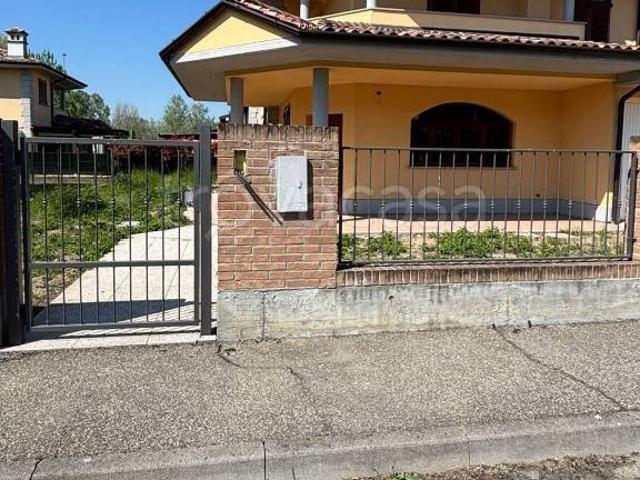 Villa Indipendente in vendita a Roncaro, Pavia
