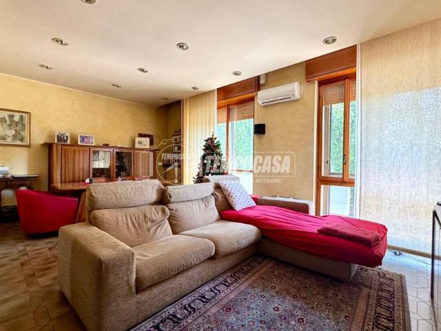 Villa Indipendente in vendita a Valleambrosia, Rozzano