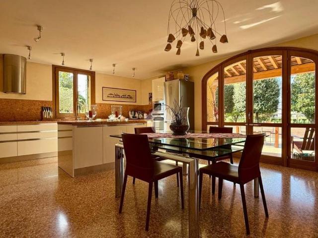 Villa Indipendente in vendita a Rubano, Veneto