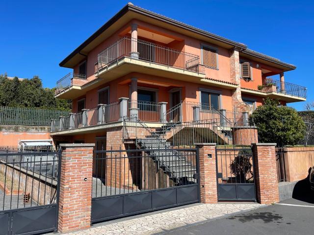 Villa Indipendente in vendita a Carrubazza, San Gregorio Di Catania
