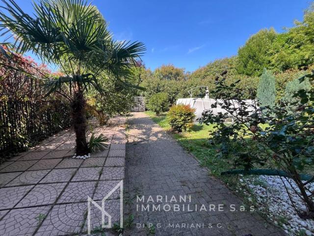 Villa Indipendente in vendita a Samarate, Lombardia