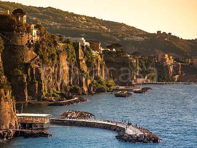 Villa Indipendente in vendita a Sant'agnello, Campania