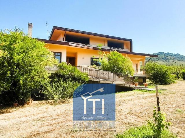 Villa Indipendente in vendita a Sant'elia Fiumerapido, Lazio