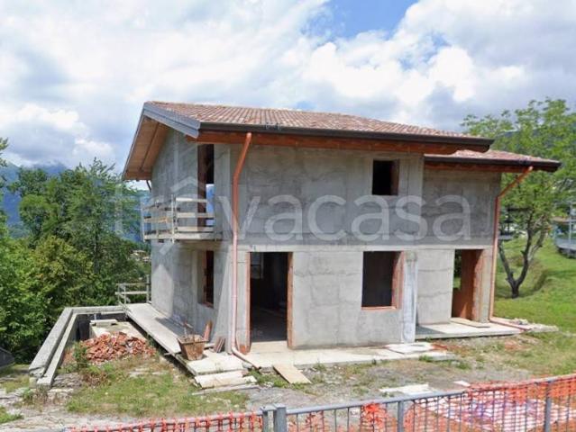 Villa Indipendente in vendita a Sant'omobono Imagna, Lombardia