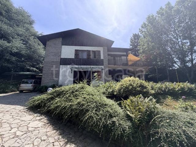 Villa Indipendente in vendita a Selvino, Lombardia