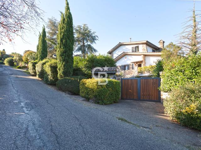 Villa Indipendente in vendita a Sutri, Lazio