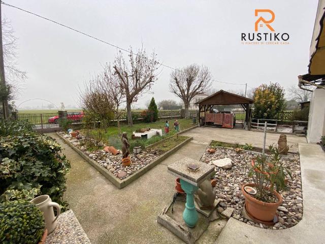 Villa Indipendente in vendita a Roncobonoldo, Suzzara
