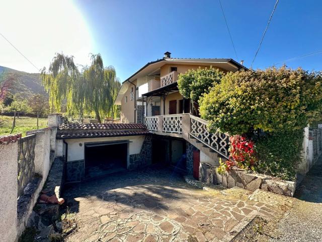 Villa Indipendente in vendita a Tione Degli Abruzzi, Abruzzo