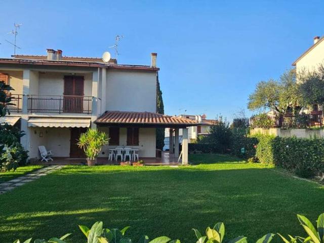 Villa Indipendente in vendita a Ponterio-Pian di Porto, Izzalini