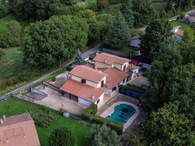 Villa Indipendente in vendita a Torricella Sabina, Lazio