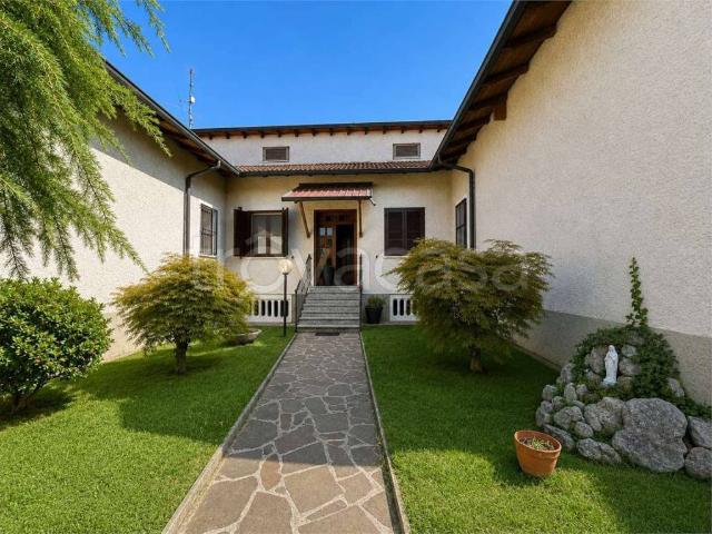 Villa Indipendente in vendita a Urago d'Oglio, Brescia