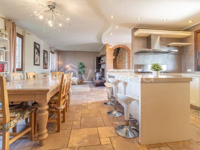 Villa Indipendente in vendita a Aquilone, Urago d'Oglio