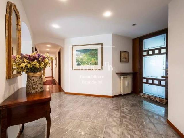 Villa Indipendente in vendita a Varese, Lombardia