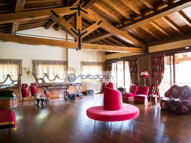 Villa Indipendente in vendita a Venegono Inferiore, Lombardia