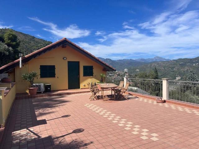 Villa Indipendente in vendita a Latte, Ventimiglia