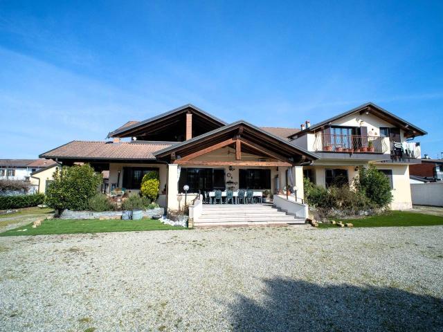 Villa Indipendente in vendita a Cappuccini, Piemonte