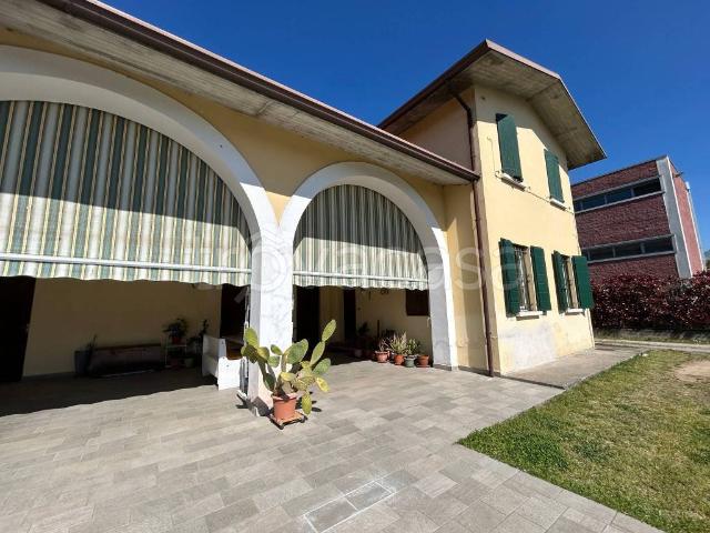 Villa Indipendente in vendita a Verolanuova, Lombardia