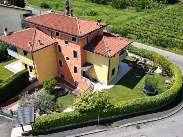 Villa Indipendente in vendita a Nord-Est, Brenzone