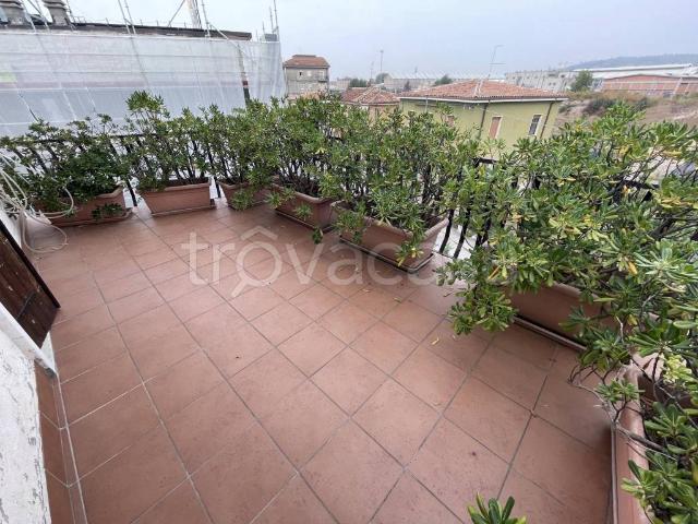 Villa Indipendente in vendita a Sud-Est, Brenzone