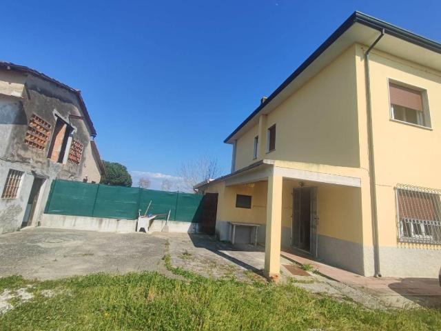 Villa Indipendente in vendita a Bicchio, Viareggio