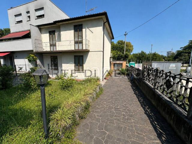 Villa Indipendente in vendita a Ferrovieri, Vicenza