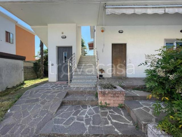 Villa Indipendente in vendita a Villa Cortese, Lombardia