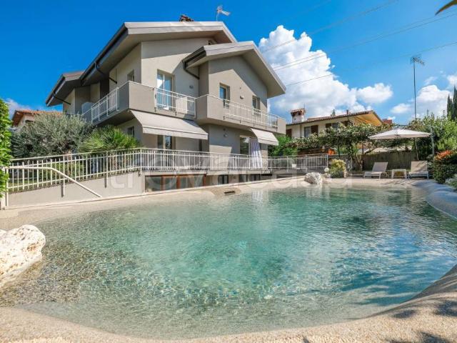 Villa Indipendente in vendita a Bruntino, Villa D'almè