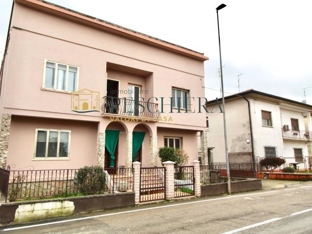 Villa Indipendente in vendita a Località Ca' Franchini, Villafranca Di Verona