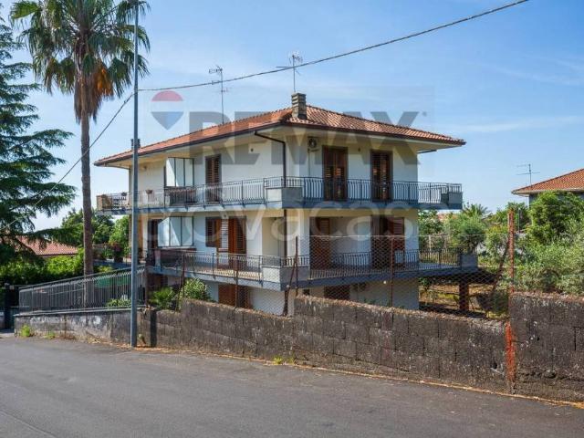 Villa Indipendente in vendita a Poggiofelice, Zafferana Etnea