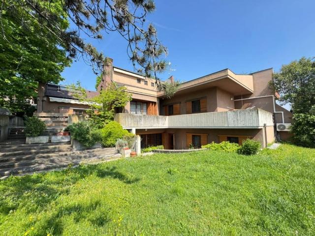 Villa Indipendente in vendita a Unione dei comuni Valli del Reno, Lavino e Samoggia, Zola Predosa