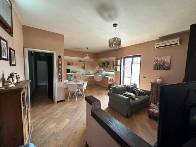 Villa Indipendente in vendita a Acerra, Campania