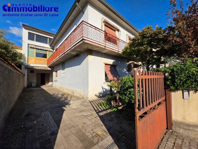 Villa Indipendente in vendita a Agliana, Pistoia