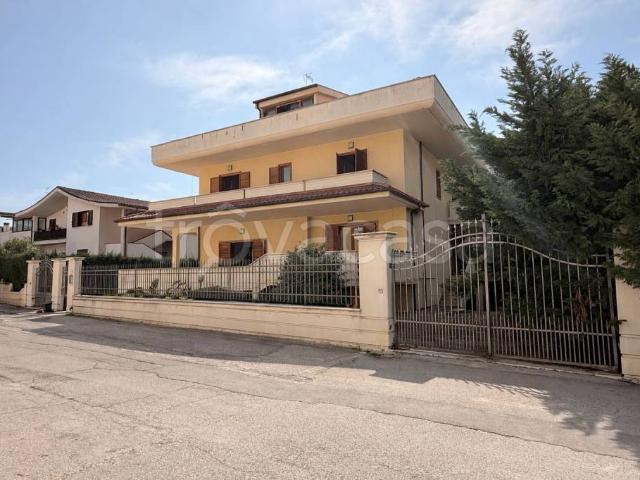 Villa Indipendente in vendita a Alba Adriatica, Teramo