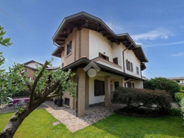 Villa Indipendente in vendita a Albiate, Lombardia