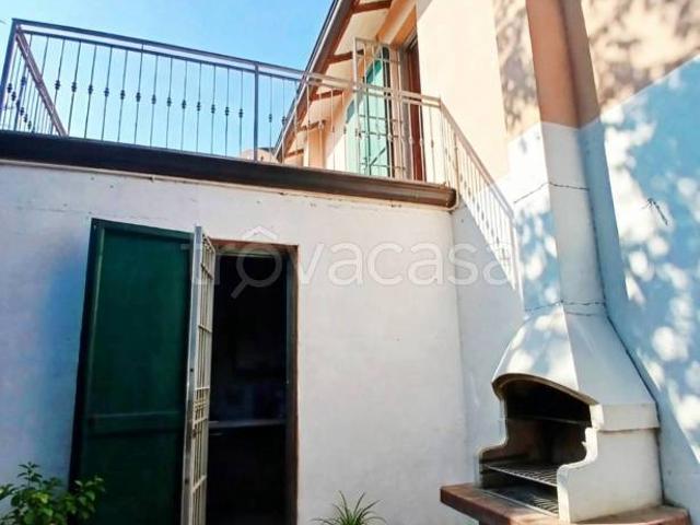 Villa Indipendente in vendita a Colline Matildiche, Re